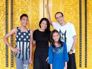 Potret Harmonis Keluarga Dewi Dee Lestari dan Reza Gunawan Potret Harmonis Keluarga Dewi Dee Lestari dan Reza Gunawan