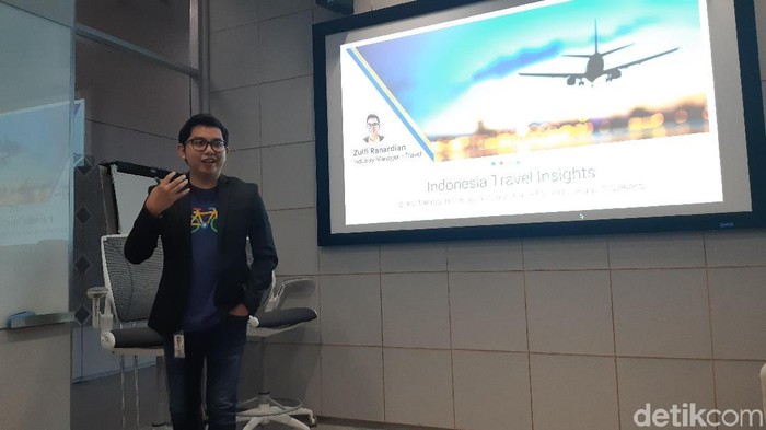 Zulfi Rahardian dari Google Indonesia memaparkan kecenderungan kian diandalkannya Google oleh orang yang mau liburan (Foto: Virgina Maulita Putri/detikINET)