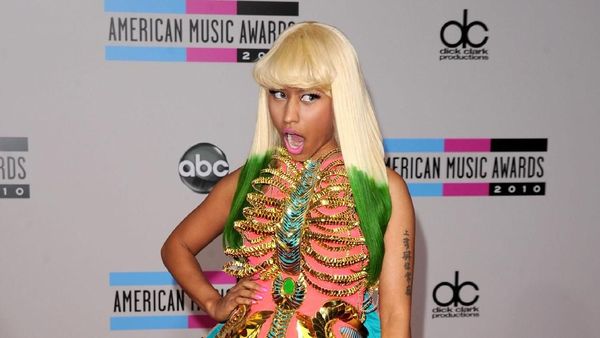 Foto: Deretan Gaun Tergila dalam Sejarah American Music Awards