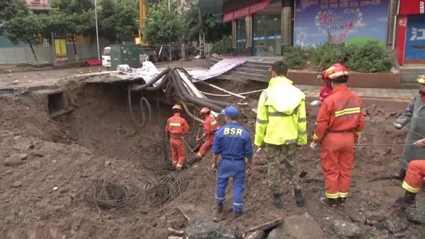 Penampakan Lubang Menganga yang Tewaskan 2 Orang di China