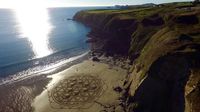 Foto Keren Pantai yang Jadi Kanvas Lukisan