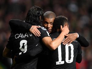 Edinson Cavani Orang Ketiga di Antara Mbappe dan Neymar