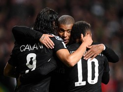 Edinson Cavani Orang Ketiga di Antara Mbappe dan Neymar