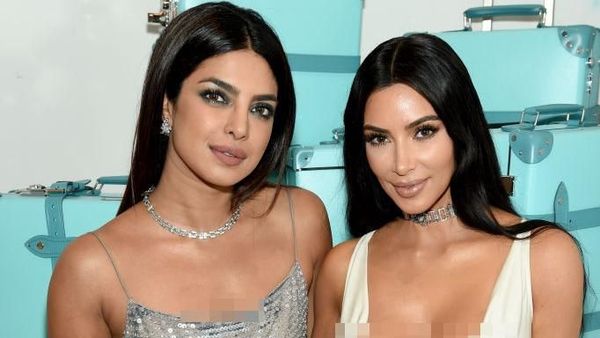Foto: Akrabnya Kim Kardashian dan Priyanka Chopra, Tapi Seksian Siapa?