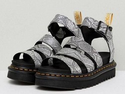 5 Ugly Sandals yang Justru Bikin Penampilan Lebih Stylish