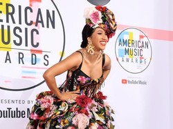 Cardi B Rilis Poster Money Super Seksi Tanpa Busana