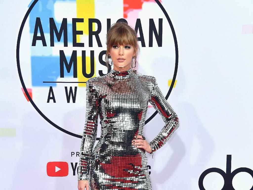 Pidato di AMA 2018, Taylor Swift Minta Fans Ikut Pemilu Pidato di AMA 2018, Taylor Swift Minta Fans Ikut Pemilu
