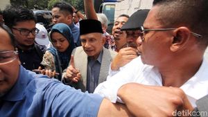 Ekspresi Amien Rais Bicara Kejanggalan Pemanggilan di Polda Metro