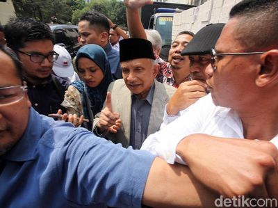 Ekspresi Amien Rais Bicara Kejanggalan Pemanggilan di Polda Metro