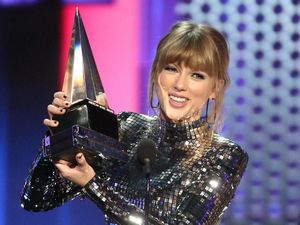 Taylor Swift, Queen of American Music Awards