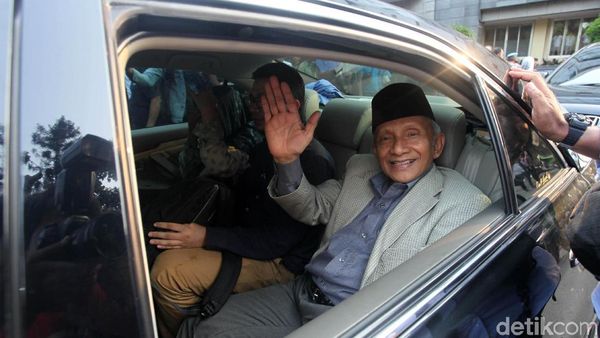 Amien Rais di Polda Metro: Datang Tegang, Pulang Senang