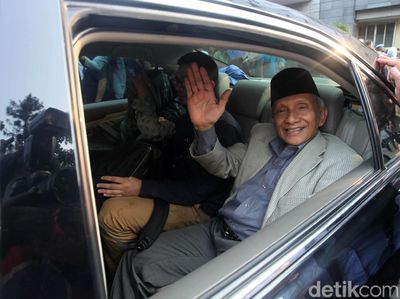 Amien Rais di Polda Metro: Datang Tegang, Pulang Senang