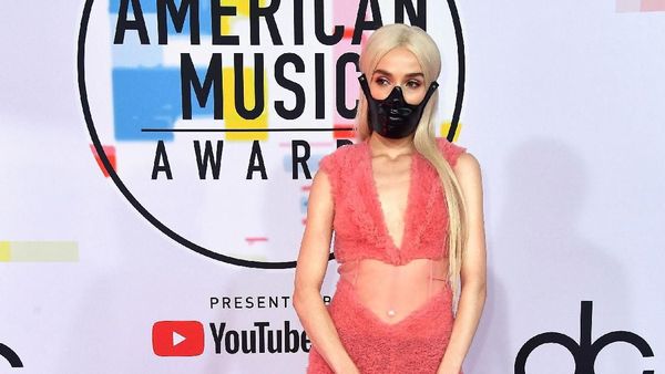5 Selebriti Ini Pakai Kostum Terburuk di American Music Awards 2018