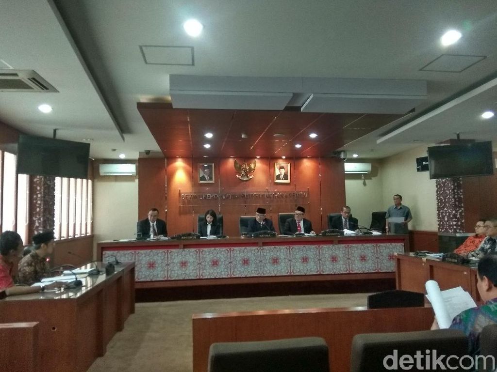 DKPP Segera Sidang Bawaslu Jatim soal Dugaan Pelanggaran Kode Etik DKPP Segera Sidang Bawaslu Jatim soal Dugaan Pelanggaran Kode Etik