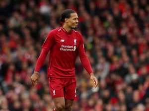 Kritik untuk Van Dijk yang Kadang Kelewat Santai