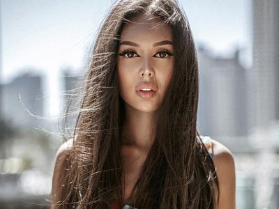 Potret Dinara, Barbie Kazakhstan yang Tuai Kontroversi karena Tampil Seksi