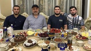 Petarung Khabib Nurmagomedov Ternyata Suka Makan Bareng Teman, Ini Buktinya!
