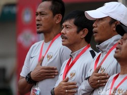 Deretan pelatih yang mendampingi Timnas U-19 bertanding.