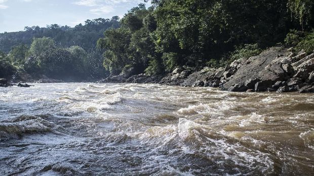 BERAYUN RIAM SUNGAI MAHAKAM Riam panjang di Sungai Mahakam, Mahakam Ulu, Kalimantan Timur. (ANTARA FOTO/Aprillio Akbar)