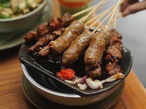Sate Buntel yang Juicy Gurih Enak Bisa Dinikmati di 5 Tempat Ini, Nih!