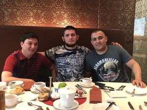 Momen Kulineran Khabib Nurmagomedov hingga Nama Jajanan dari Dialek Hokkian