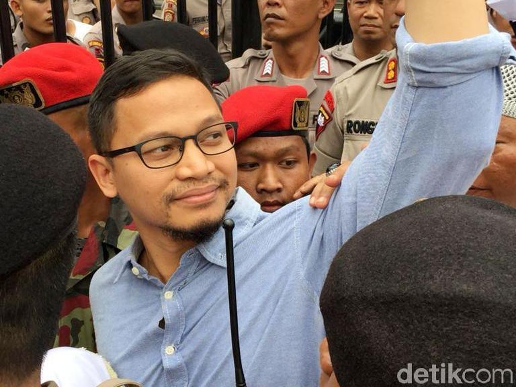 Tangan PAN Masih Terbuka untuk Hanafi Rais Kembali Tangan PAN Masih Terbuka untuk Hanafi Rais Kembali
