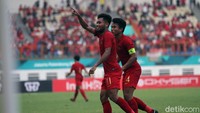 Indonesia tertinggal lebih dulu, sebelum disamakan 1-1 oleh Saddil Ramdani untuk menutup babak pertama 1-1.