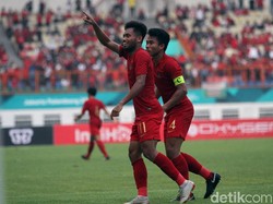 Indonesia tertinggal lebih dulu, sebelum disamakan 1-1 oleh Saddil Ramdani untuk menutup babak pertama 1-1.