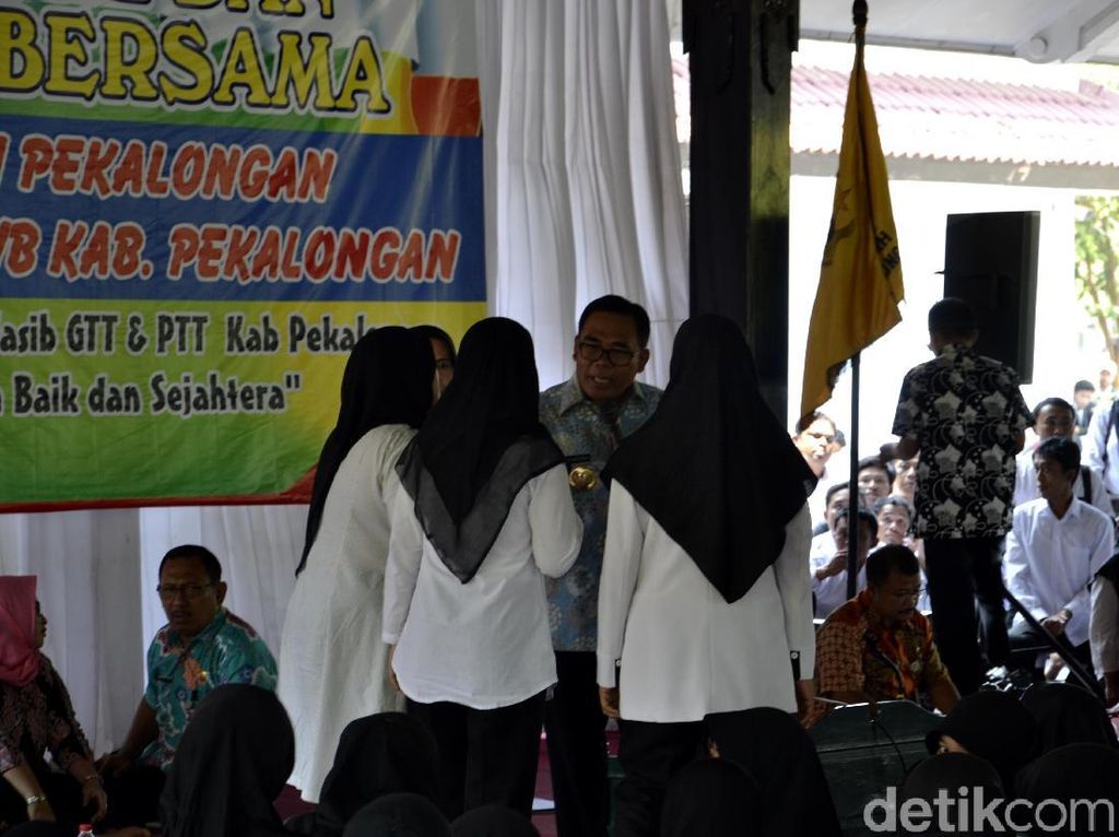 Cerita Guru Honorer, Gaji Dipotong Sana-sini Tinggal Rp 40 Ribu Cerita Guru Honorer, Gaji Dipotong Sana-sini Tinggal Rp 40 Ribu