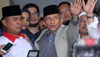 Selesai Jalani Pemeriksaan, Amien Rais Tinggalkan Polda Metro