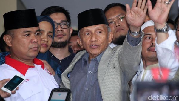 Selesai Jalani Pemeriksaan, Amien Rais Tinggalkan Polda Metro