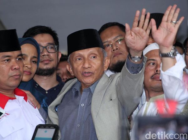Selesai Jalani Pemeriksaan, Amien Rais Tinggalkan Polda Metro