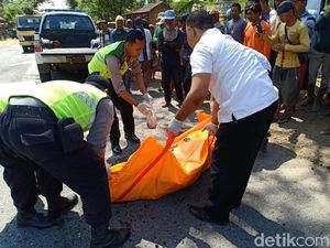 Dibonceng Anak, Seorang Emak Tewas Terlindas Truk Pasir