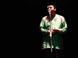 Hadir di Pondok Krapyak, Rommy Bacakan Puisi Santri Berkopyah Hitam