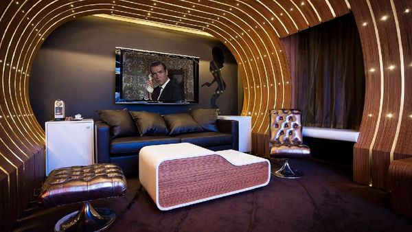 Foto: Kamar Hotel Unik Bertema James Bond