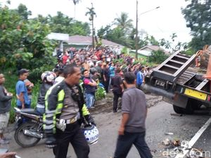2 Truk Tronton Adu Banteng di Sumut, 3 Orang Tewas