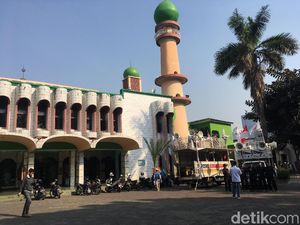 Begini Situasi Masjid Al-Munawwar Jelang Aksi Kawal Amien Rais Begini Situasi Masjid Al-Munawwar Jelang Aksi Kawal Amien Rais