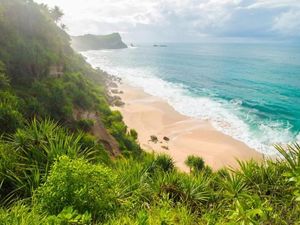 Eksotisnya Pantai Ujung Barat Pacitan