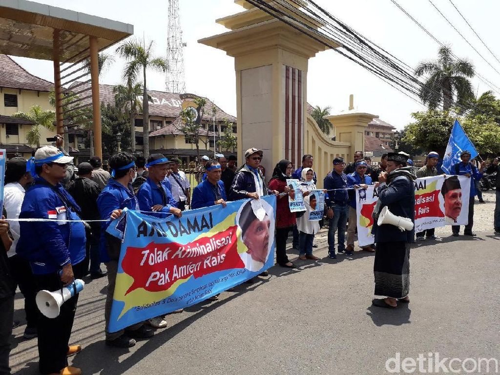 Simpatisan Amien Rais di Yogya Ungkit Daftar Kebohongan Jokowi Simpatisan Amien Rais di Yogya Ungkit Daftar Kebohongan Jokowi