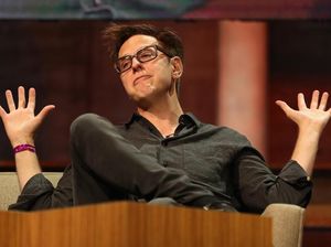 James Gunn Sebut Marvel Utang ke DC James Gunn Sebut Marvel Utang ke DC