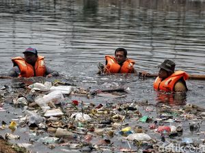 Duit Semiliar Dolar agar RI Tak Gantikan China Juara Dunia Nyampah Duit Semiliar Dolar agar RI Tak Gantikan China Juara Dunia Nyampah