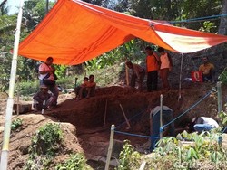 Video: Ekskavasi Struktur Batu Kuno di Bekas Penggemblengan Empu