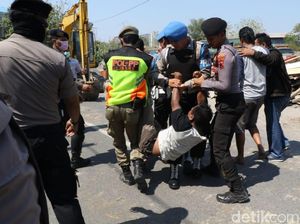 Sempat Dihadang Warga, Belasan Rumah di Tanah Pemkot Solo Dibongkar Sempat Dihadang Warga, Belasan Rumah di Tanah Pemkot Solo Dibongkar