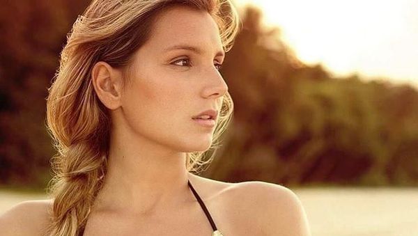 Gaya Liburan Atlet Surfing Peraih Rekor Dunia