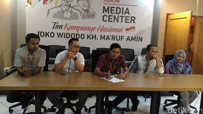 Mahasiswa Central Pro Beri Dukungan untuk Jokowi-Ma'ruf Amin Mahasiswa Central Pro Beri Dukungan untuk Jokowi-Ma'ruf Amin