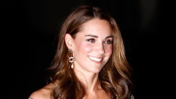 Foto: Gaya Anggun Kate Middleton Bergaun Bahu Terbuka