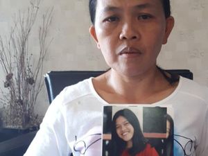 Ibu Ini Terus Cari Putrinya yang Hilang di Desa yang Ditelan Bumi Ibu Ini Terus Cari Putrinya yang Hilang di Desa yang Ditelan Bumi