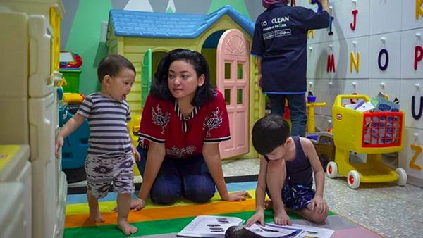 8 Bonding Seru Agni Pratistha dengan Anak