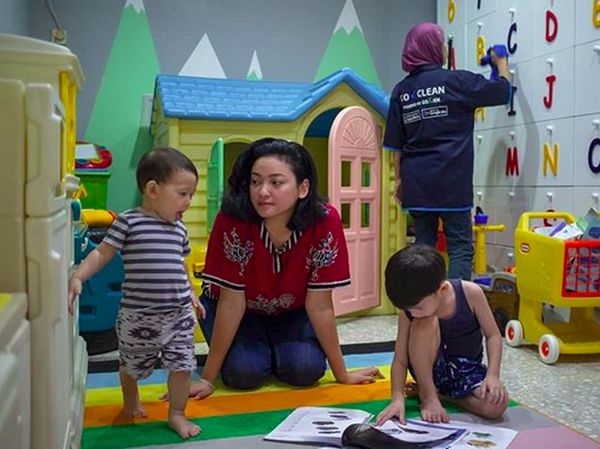 8 Bonding Seru Agni Pratistha dengan Anak