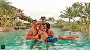 Kompaknya Keluarga Nana Mirdad dan Andrew White
